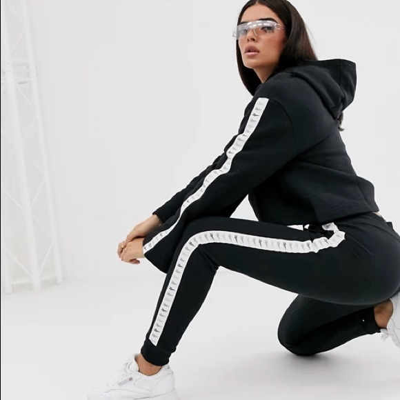 NWOT Reebok Taping Bell Sleeve Hoodie - Picture 4 of 5